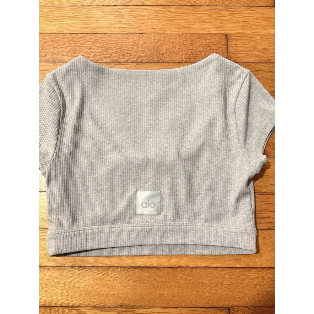Alo Yoga Size S Blissful Henley Crop Top Gray
